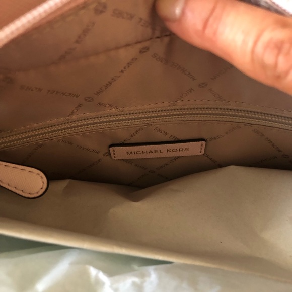 Michael Kors tote - Picture 10 of 11